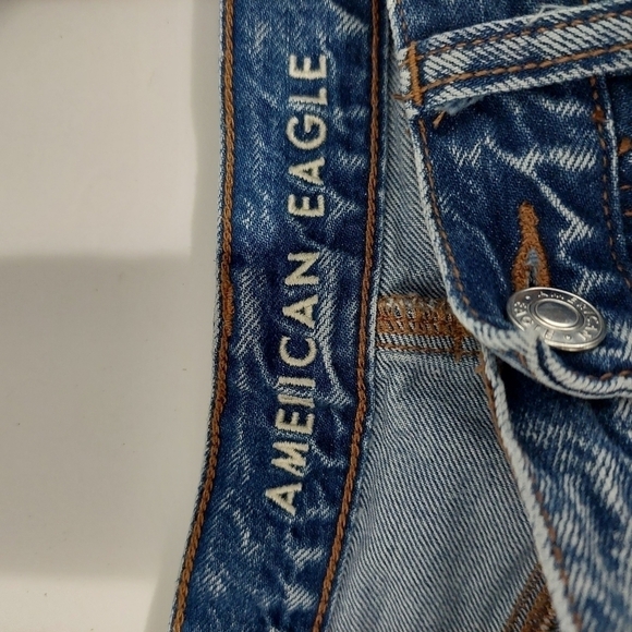 American Eagle High Rise Mom Jeans Size 6 High Rise Acid Wash Blue Medium Wash. - Picture 10 of 11